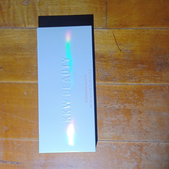 KKW Beauty CRYSTALLIZED Palette - Picture 1 of 4